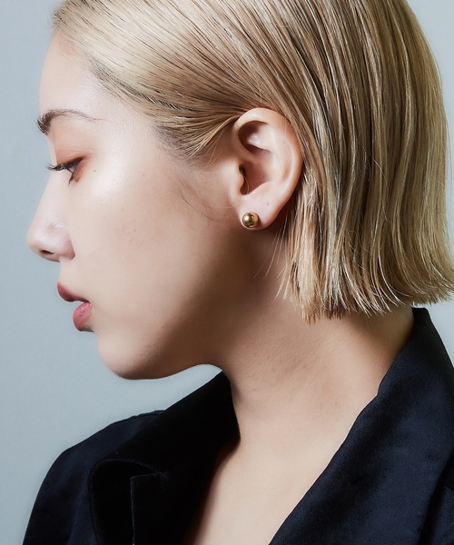 AKEL(アケル)の「【AKEL】アケル/ ぷっくりバルーンピアス/金属アレルギー対応(サージカルステンレス)(ピアス(両耳用)・レディース・シルバー/ゴールド・FREE)」の2枚目の写真