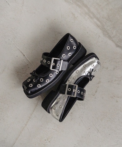 CHARLES & KEITH(チャールズ & キース)の「グロメット バックルメリージェーン(パンプス・レディース・シルバー/ブラック・22.5cm/23cm/23.5cm/24.5cm/25cm/25.5cm/26.5cm)」の12枚目の写真