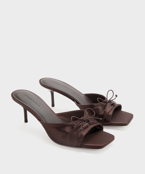 CHARLES & KEITH（チャールズ & キース）の「ルーシュド ボウヒールミュール（サンダル・レディース・ダークブラウン/ブラック系その他2/ドット・25.5cm/25cm/24.5cm/23.5cm/23cm/22.5cm/22cm/26.5cm）」の4枚目の写真