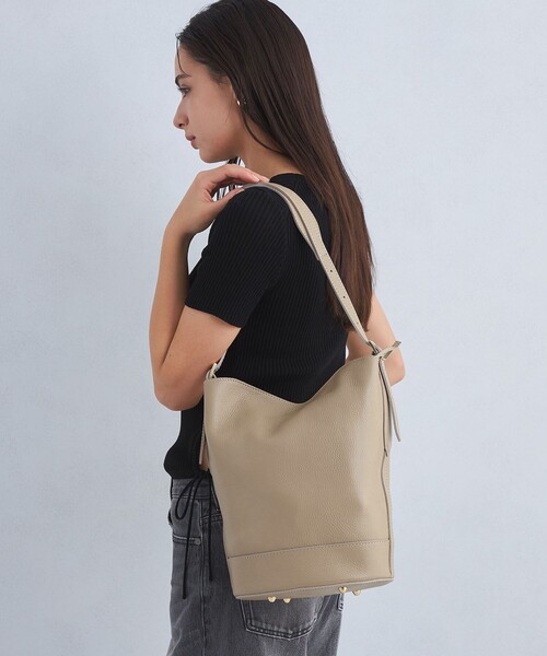 green label relaxing（グリーンレーベルリラクシング）の「＜PRATO MADE IN ITALY＞バケット バッグ（ショルダーバッグ・レディース・ベージュ/ブラック・FREE）」の6枚目の写真