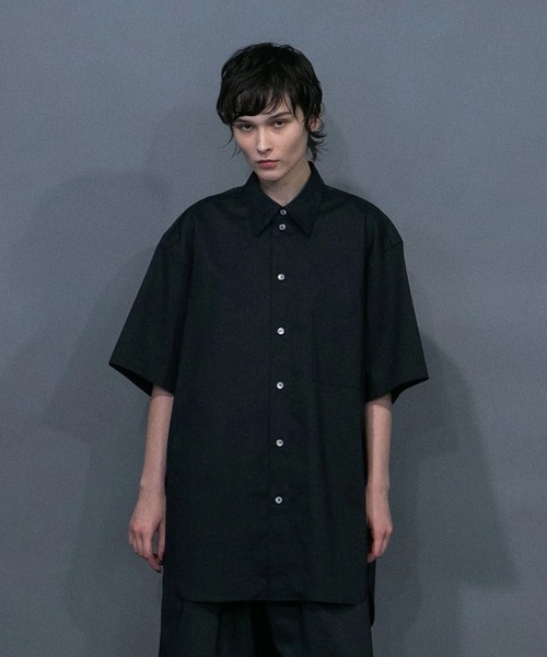 my beautiful landlet(マイビューティフルランドレット)の「【my beautiful landlet】 COHORUS RAMIE × SOLOTEX OVERSIZE SHORT SLEEVE SHIRT(シャツ/ブラウス・メンズ・ブラック/チャコールグレー/ブラウン/ホワイト・1/0)」の2枚目の写真