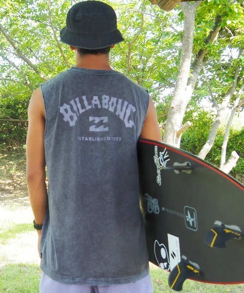 BILLABONG（ビラボン）の「BILLABONG メンズ ARCH FILL タンクトップ 【2025年春夏モデル】/ビラボンロゴバックプリントタンクトップ（タンクトップ・メンズ・ホワイト/パープル系その他/ブラック・MEDIUM/LARGE）」の3枚目の写真
