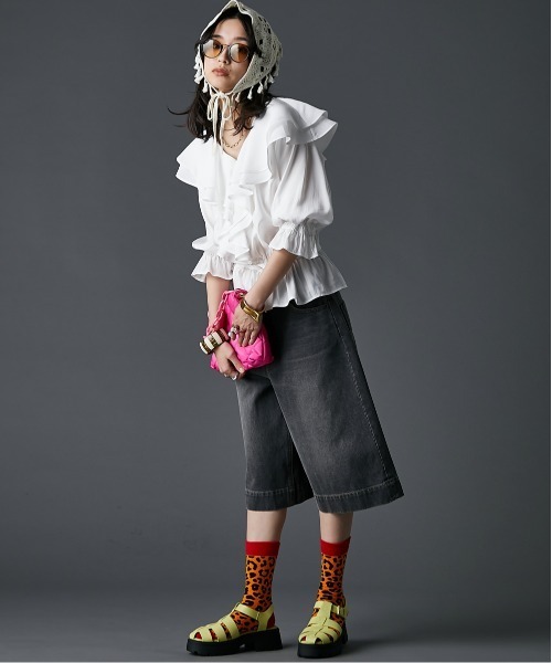 GEVS.（ジェイヴィス）の「フリルブラウス＜大きいサイズ有＞GEVS.（シャツ/ブラウス・レディース・オフホワイト/サックスブルー・3L/LL/L/M/5L/4L）」の3枚目の写真