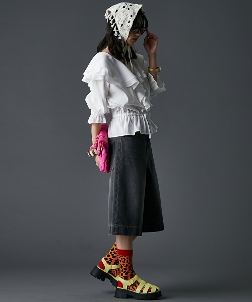 GEVS.（ジェイヴィス）の「フリルブラウス＜大きいサイズ有＞GEVS.（シャツ/ブラウス・レディース・オフホワイト/サックスブルー・3L/LL/L/M/5L/4L）」の4枚目の写真