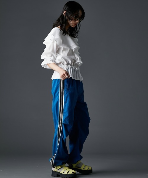 GEVS.（ジェイヴィス）の「フリルブラウス＜大きいサイズ有＞GEVS.（シャツ/ブラウス・レディース・オフホワイト/サックスブルー・3L/LL/L/M/5L/4L）」の10枚目の写真