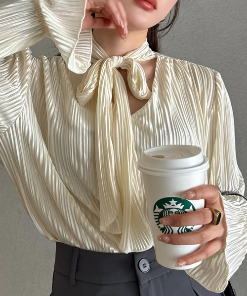 efill(エフィル)の「エレガント プリーツ シアー ボウタイ ラウス(シャツ/ブラウス・レディース・アイボリー・FREE)」の14枚目の写真