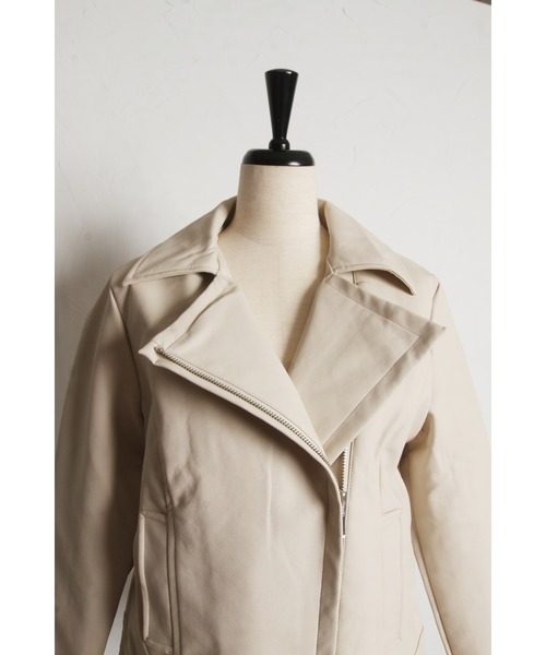 tocco closet(トッコ クローゼット)の「エコレザーライダースジャケット(ライダースジャケット・レディース・アイボリー/ブラック・M)」の20枚目の写真