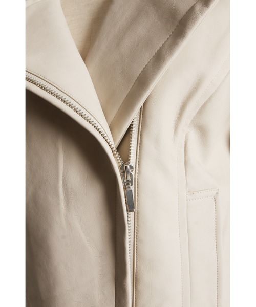 tocco closet(トッコ クローゼット)の「エコレザーライダースジャケット(ライダースジャケット・レディース・アイボリー/ブラック・M)」の21枚目の写真