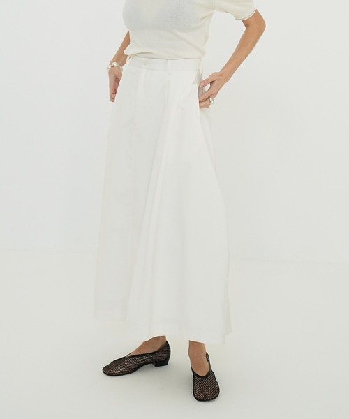 CLANE(クラネ)の「COCOON LINE VOLUME SKIRT(スカート・レディース・ブラック/ホワイト/ベージュ・0/2/1)」の2枚目の写真