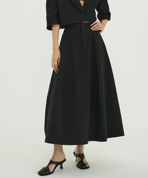 CLANE(クラネ)の「COCOON LINE VOLUME SKIRT(スカート・レディース・ブラック/ホワイト/ベージュ・0/2/1)」の3枚目の写真