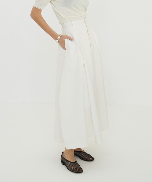 CLANE(クラネ)の「COCOON LINE VOLUME SKIRT(スカート・レディース・ブラック/ホワイト/ベージュ・0/2/1)」の15枚目の写真