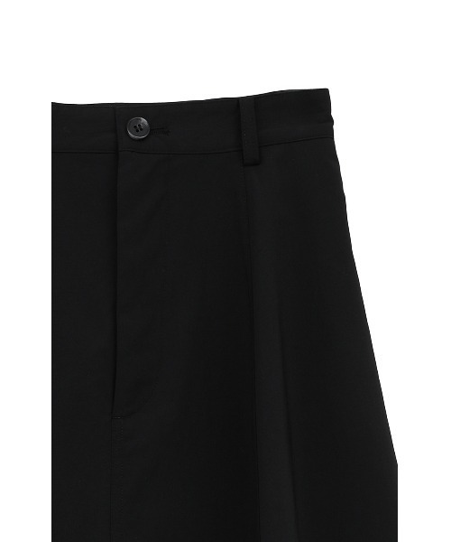 CLANE(クラネ)の「COCOON LINE VOLUME SKIRT(スカート・レディース・ブラック/ホワイト/ベージュ・0/2/1)」の6枚目の写真