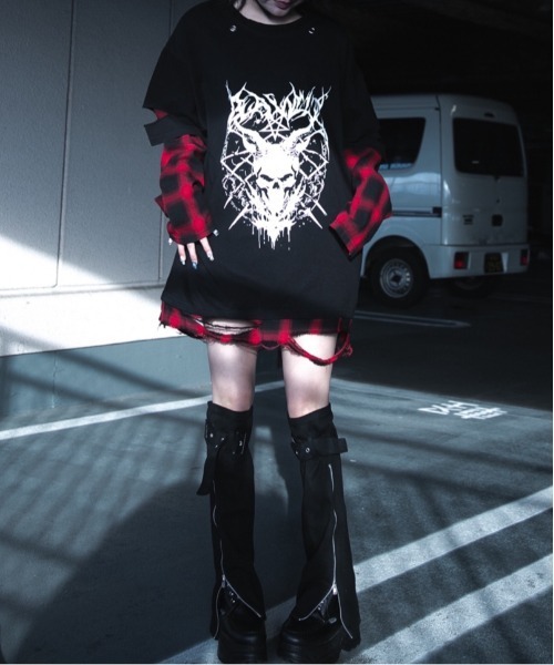 tシャツ 「チェーンネックレス付き」オンブレチェック フェイクレイヤード Y2K トライバルロゴ ロングTシャツ レディース メンズ Revo.（レボ）の「【チェーンネックレス付き】オンブレチェック