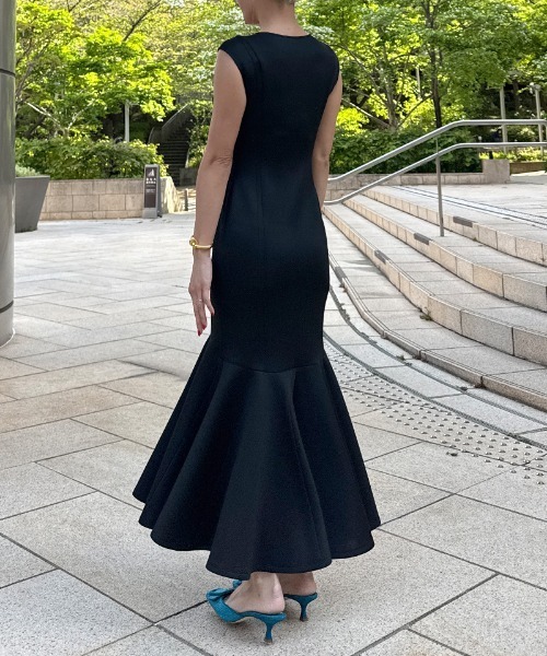 JENNE(ジェンヌ)の「マーメイドカットソーワンピース(ワンピース・レディース・ブルー/ネイビー/ブラック・LARGE/MEDIUM/SMALL)」の6枚目の写真