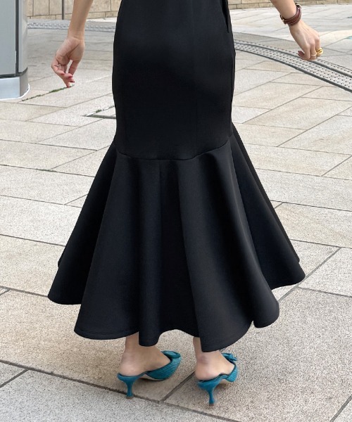 JENNE(ジェンヌ)の「マーメイドカットソーワンピース(ワンピース・レディース・ブルー/ネイビー/ブラック・LARGE/MEDIUM/SMALL)」の12枚目の写真