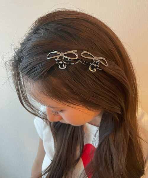 FOREVER 21(フォーエバー トゥエンティーワン)の「リボンヘアクリップ(バレッタ/ヘアクリップ・レディース・ゴールド/シルバー/ブラック・FREE)」の5枚目の写真