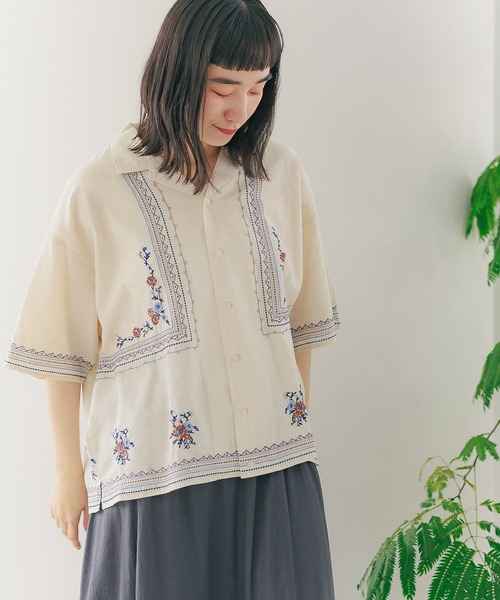 タグ付き＊niko and...フラワーエンブロイダリーシャツ♡刺繍 niko and（ニコアンド）の「フラワーエンブロイダリーシャツ