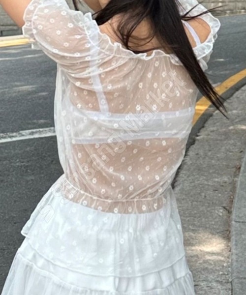 Per sist ence(パーシエンス)の「シアーレース半袖トップス/オフショル2WAY(Tシャツ/カットソー・レディース・ホワイト/ブラック・ONE SIZE)」の2枚目の写真