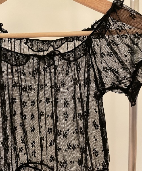Per sist ence(パーシエンス)の「シアーレース半袖トップス/オフショル2WAY(Tシャツ/カットソー・レディース・ホワイト/ブラック・ONE SIZE)」の9枚目の写真