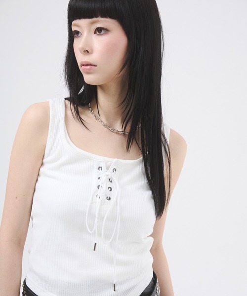 d.i.a.（ダイヤ）の「フロントレースアップレイヤードタンクトップ（Tシャツ/カットソー・レディース・モカ/ホワイト/ブラック・FREE）」の8枚目の写真