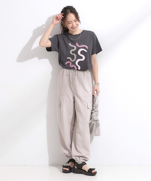 Cutie Blonde（キューティーブロンド）の「【S-LL/ひんやり/汗ジミ軽減/UVカット】グラフィックアソートTシャツ（Tシャツ/カットソー・レディース・ホワイト系3/イエロー系その他2/ピンク系1/ピンク系4/チャコール/グレー系その他2/ホワイト系5/ホワイト系1/グレー系その他/パープル系1/ホワイト系6・03/04/02/01）」の18枚目の写真