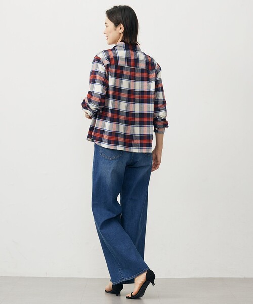 J.PRESS（ジェイプレス）の「コットン起毛タータンチェック ショート丈 シャツ ブラウス（シャツ/ブラウス・レディース・ブラック系3/ネイビー系3/アイボリー系3・11/9）」の5枚目の写真