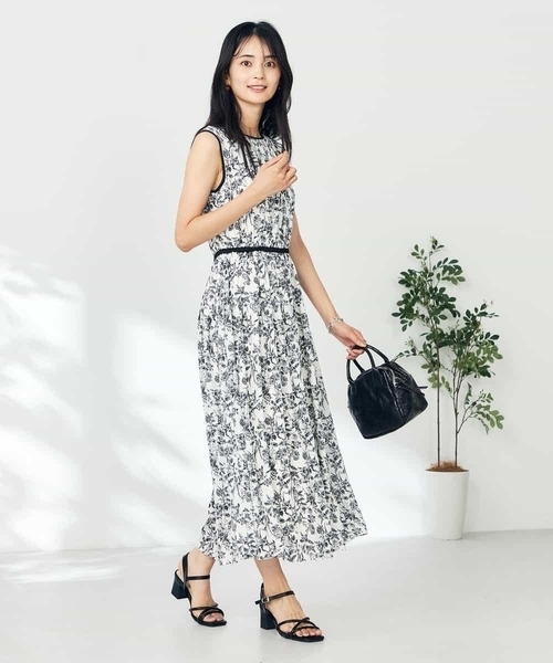 a.v.v(アーヴェヴェ)の「配色パイピング切り替えワンピース(ワンピース・レディース・アイボリー/ブラック・36/40/38/42)」の6枚目の写真