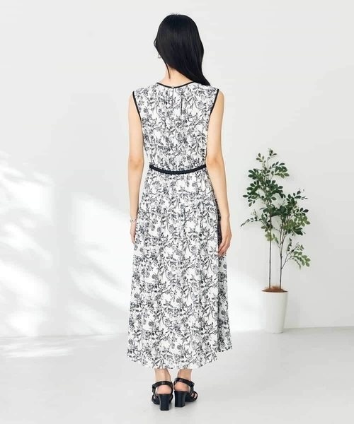 a.v.v(アーヴェヴェ)の「配色パイピング切り替えワンピース(ワンピース・レディース・アイボリー/ブラック・36/40/38/42)」の17枚目の写真