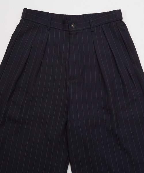 Crownor(クラウノアー)の「ダブルタック ストライプ カーブパンツ(スラックス・メンズ・チャコール/ネイビー・MEDIUM/LARGE)」の4枚目の写真