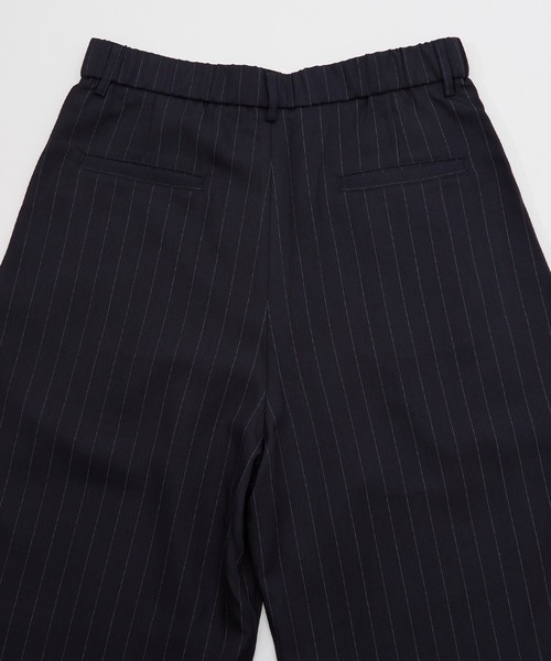 Crownor(クラウノアー)の「ダブルタック ストライプ カーブパンツ(スラックス・メンズ・チャコール/ネイビー・MEDIUM/LARGE)」の5枚目の写真