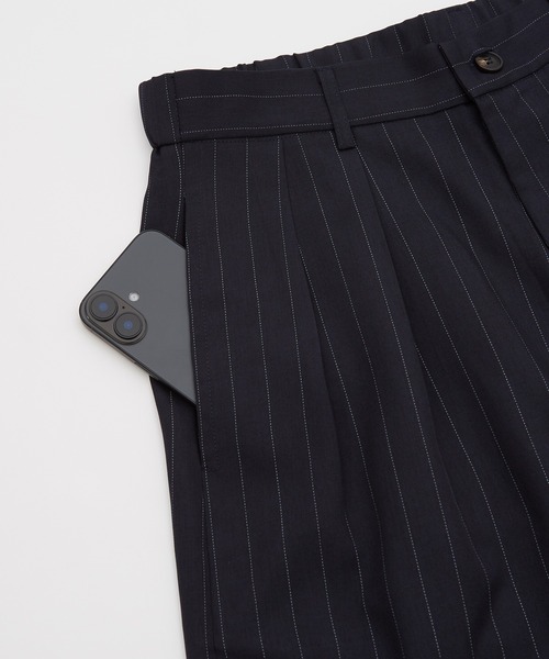 Crownor(クラウノアー)の「ダブルタック ストライプ カーブパンツ(スラックス・メンズ・チャコール/ネイビー・MEDIUM/LARGE)」の6枚目の写真