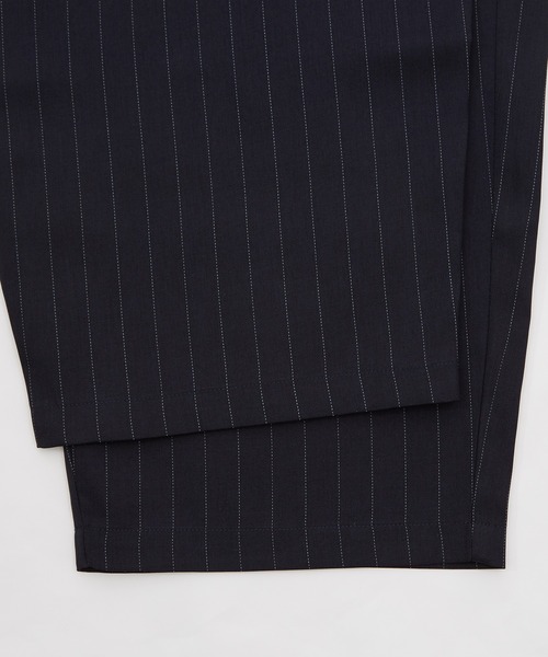 Crownor(クラウノアー)の「ダブルタック ストライプ カーブパンツ(スラックス・メンズ・チャコール/ネイビー・MEDIUM/LARGE)」の8枚目の写真