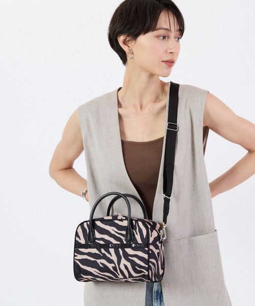 LeSportsac(レスポートサック)の「SQUARE TH CROSSBODY アップタウンラフィアゼブラ/ブラック(ショルダーバッグ・レディース・ブラウン・FREE)」の1枚目の写真