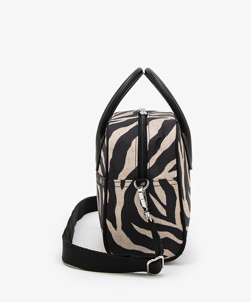 LeSportsac(レスポートサック)の「SQUARE TH CROSSBODY アップタウンラフィアゼブラ/ブラック(ショルダーバッグ・レディース・ブラウン・FREE)」の5枚目の写真