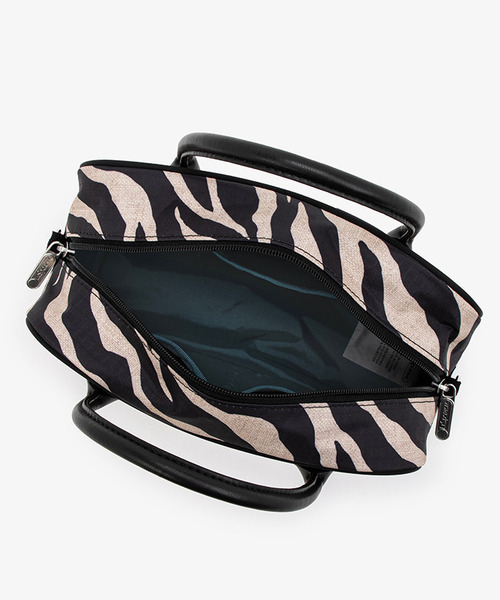 LeSportsac(レスポートサック)の「SQUARE TH CROSSBODY アップタウンラフィアゼブラ/ブラック(ショルダーバッグ・レディース・ブラウン・FREE)」の7枚目の写真