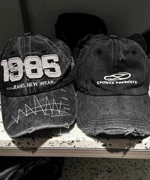 COSYHARU（コシハル）の「ブラックデニムウォッシュドダメージキャップ（キャップ・メンズ・ブラック系2/ブラック系1・FREE）」の2枚目の写真