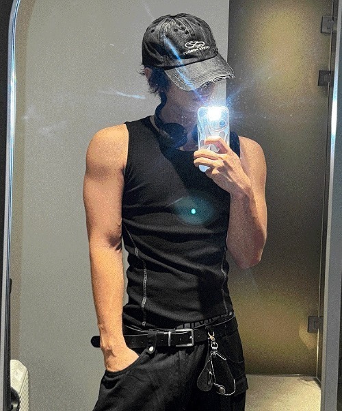 COSYHARU（コシハル）の「ブラックデニムウォッシュドダメージキャップ（キャップ・メンズ・ブラック系2/ブラック系1・FREE）」の6枚目の写真