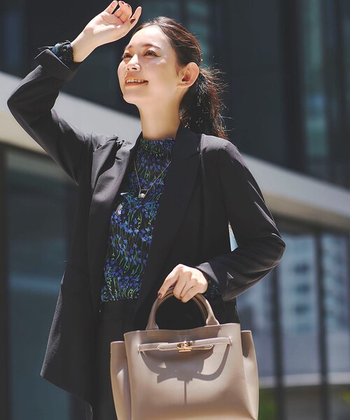 INDIVI（インディヴィ）の「【軽く羽織れる！】ダブルジャケット（テーラードジャケット・レディース・ブラウン系/ブラック/ダークグレー・40/38/36/15 /13/05/03/19）」の2枚目の写真