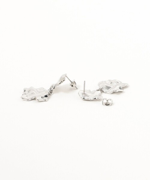 B:MING by BEAMS（ビーミングバイビームス）の「リーフ ピアス（ピアス（両耳用）・レディース・シルバー/ゴールド・ONE SIZE）」の4枚目の写真