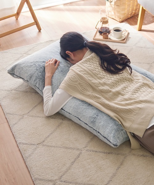 まるで猫！のようなモフモフビッグクッション【猫Feel】（クッション