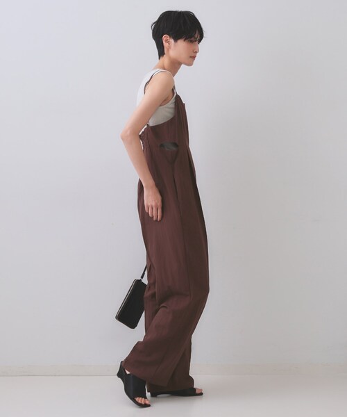 OPAQUE.CLIP（オペークドットクリップ）の「《STORY掲載》サイドオープンカットサロペット【洗える】（サロペット/オーバーオール・レディース・ブラック/ダークブラウン・38/40）」の8枚目の写真