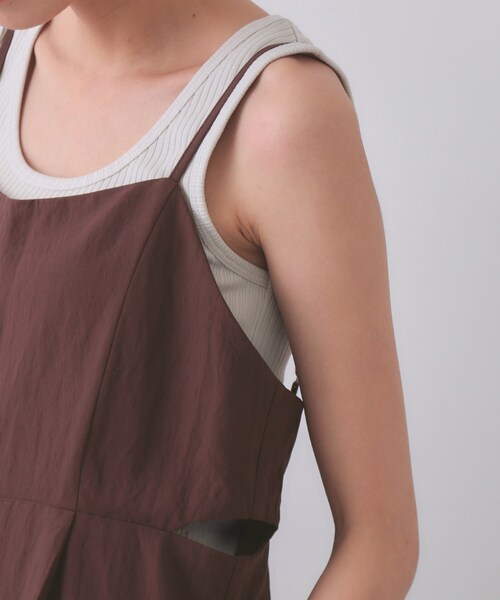 OPAQUE.CLIP（オペークドットクリップ）の「《STORY掲載》サイドオープンカットサロペット【洗える】（サロペット/オーバーオール・レディース・ブラック/ダークブラウン・38/40）」の16枚目の写真