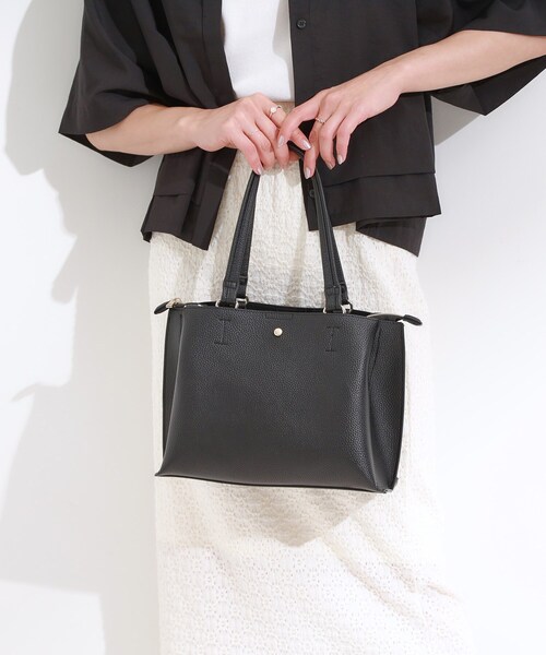 SHOO・LA・RUE（シューラルー）の「【軽量/2WAY】ふわっと軽い ミドルサイズ トートバッグ（トートバッグ・レディース・グレー/ブラウン系その他/ワインレッド/ブラック・00）」の2枚目の写真