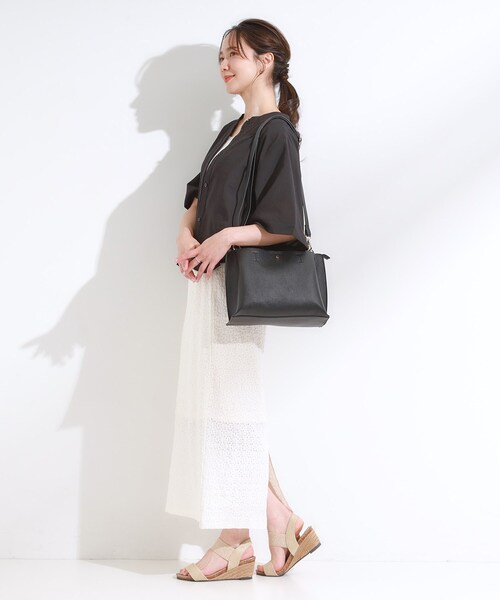 SHOO・LA・RUE（シューラルー）の「【軽量/2WAY】ふわっと軽い ミドルサイズ トートバッグ（トートバッグ・レディース・グレー/ブラウン系その他/ワインレッド/ブラック・00）」の8枚目の写真