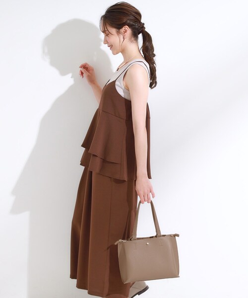 SHOO・LA・RUE（シューラルー）の「【軽量/2WAY】ふわっと軽い ミドルサイズ トートバッグ（トートバッグ・レディース・グレー/ブラウン系その他/ワインレッド/ブラック・00）」の9枚目の写真