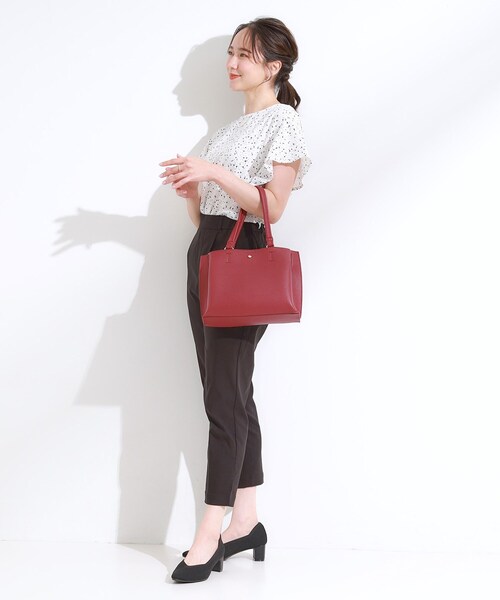 SHOO・LA・RUE（シューラルー）の「【軽量/2WAY】ふわっと軽い ミドルサイズ トートバッグ（トートバッグ・レディース・グレー/ブラウン系その他/ワインレッド/ブラック・00）」の12枚目の写真