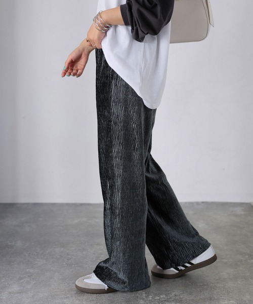 Riberry（リベリー）の「ベロアプリーツウエストシャーリングパンツ（その他パンツ・レディース・チャコールグレー/ブラウン/ベージュ・MEDIUM）」の4枚目の写真