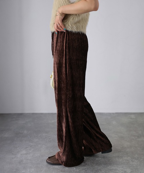 Riberry（リベリー）の「ベロアプリーツウエストシャーリングパンツ（その他パンツ・レディース・チャコールグレー/ブラウン/ベージュ・MEDIUM）」の9枚目の写真