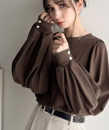 classicalelf（クラシカルエルフ）の「シルエットで差が付く、綺麗めスタイルの完成形◎袖先ボタンボリュームスリーブトップス（長袖）（Tシャツ/カットソー）」