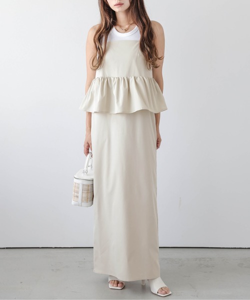 AMELY(エミリー)の「ペプラムデザインキャミワンピース(ワンピース・レディース・ベージュ/ブラック/アイボリー・フリー)」の4枚目の写真